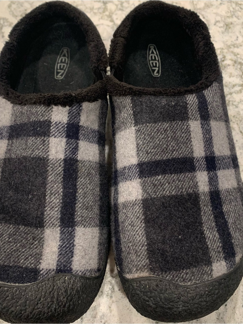 KEEN Howser Slide Slippers Women’s Size 11 Grey Black Plaid Fleece Lined